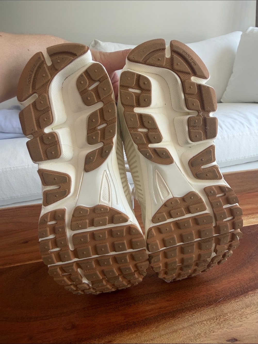 Nike Vomero 5 women’s sneakers in Coconut - Lightweight Breathable Tennis Shoes - Picture 4 of 5